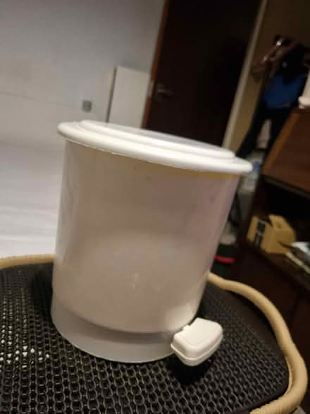 Photo of free Bin plastic small (SE20) #2