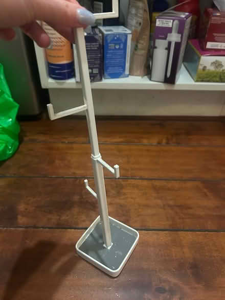 Photo of free Yamasaki jewelry stand (chinatown) #1