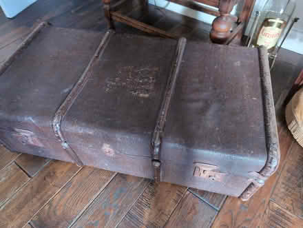 Photo of free Vintage suitcase (GU15) #2