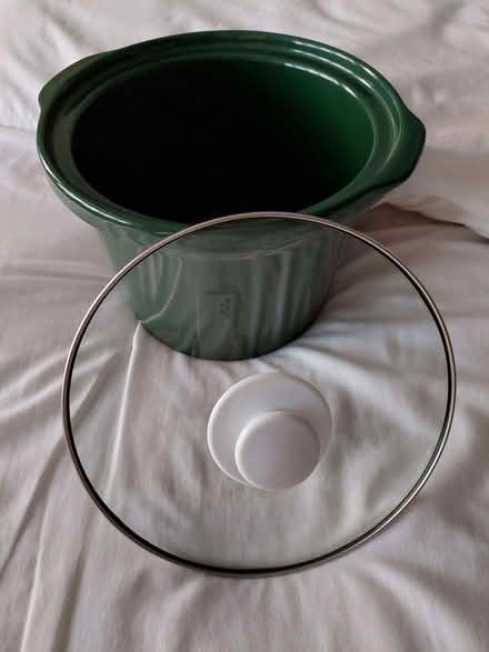 Photo of free Green ceramic pot (Springfield B11) #1
