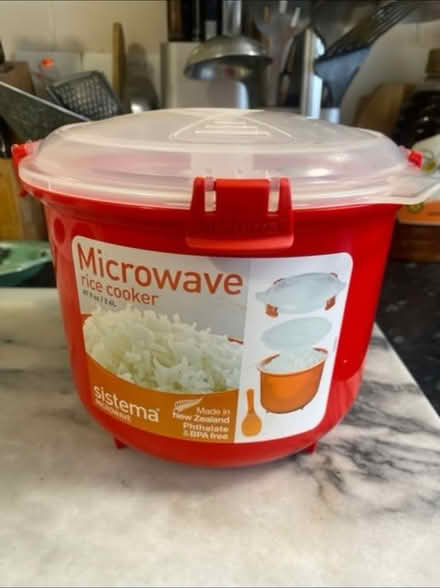Photo of free Microwave rice cooker (Cheshunt En8) #1