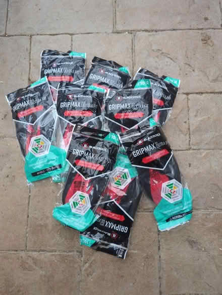 Photo of free work gloves x9 (Aston OX18 2) #1