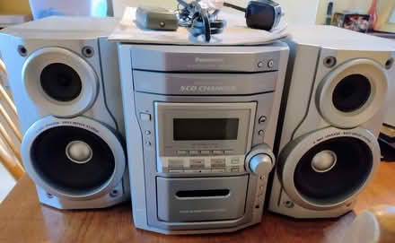 Photo of free Hi-fi. (CD player/radio/cassette player) (Chingford E4) #1