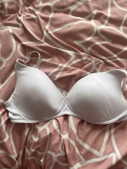 Photo of free white m&s bra (SK1, central stockport) #1