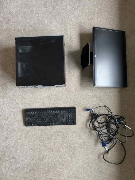 Photo of free Non Woking PC & screen (Handbridge CH4) #1