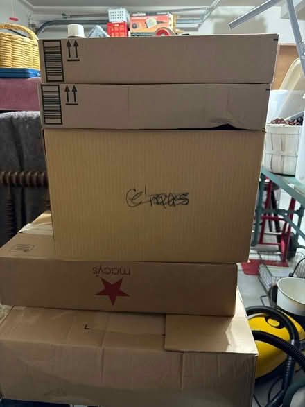 Photo of free boxes 📦& plastic containers (Humble Texas) #2