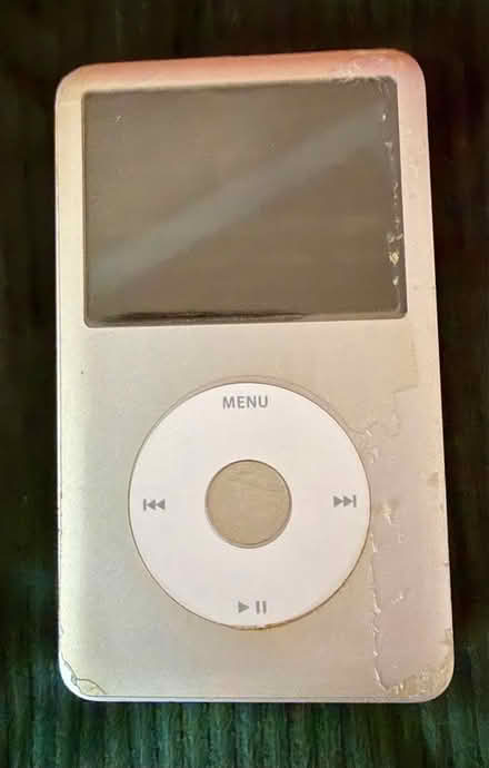 Photo of free Apple 160GB iPod Classic Silver with stand lead & power bank (Welling DA16) #2