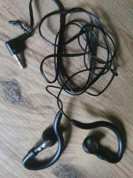 Photo of free Earphones (Hale End E4) #1