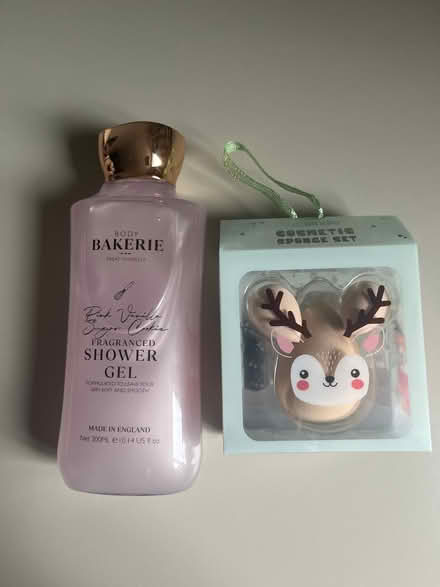 Photo of free Shower gel and cosmetic sponge set (Headington OX3) #1