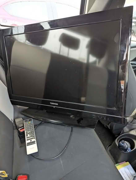 Photo of free 32 inch TV (Ermin Park GL3) #1