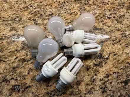 Photo of free Collection of old-style light bulbs and CFL bulbs (Mimbridge GU24) #1