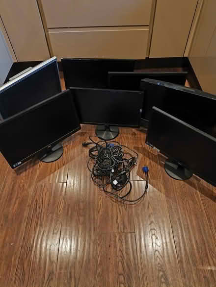 Photo of free Lcd monitors and tvs (NG9 stapleford) #1