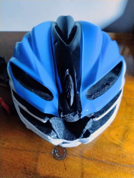 Photo of free MET cycling helmet (Southampton SO16) #2