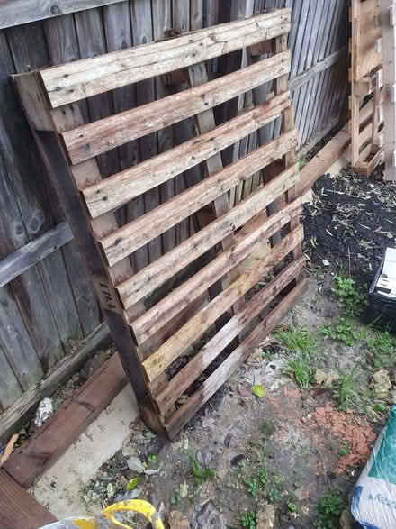 Photo of free Wood palettes to give away (Raynes Park SW20) #1