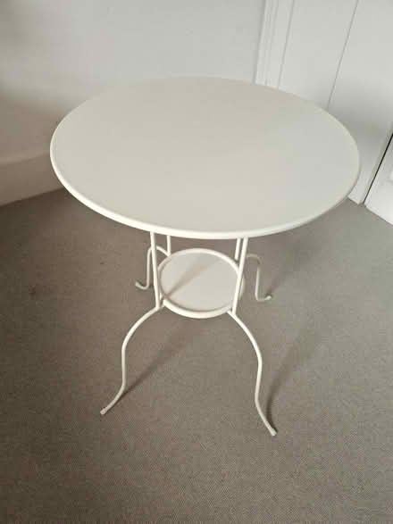 Photo of free Round table (Newtown RG1) #1