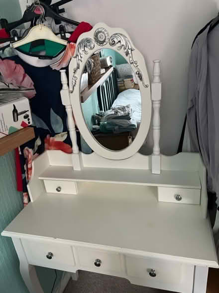 Photo of free White dressing table (Bedford MK40) #1