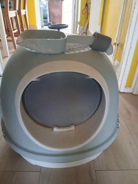 Photo of free Covered cat litter tray (SE22) #3