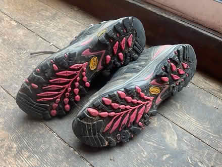 Photo of free Women’s walking shoes size 7 (Fairfield LA1) #2