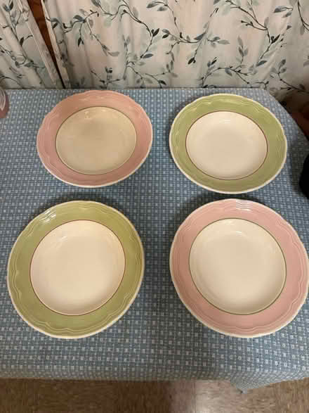 Photo of free 4 bowls (Malden) #1