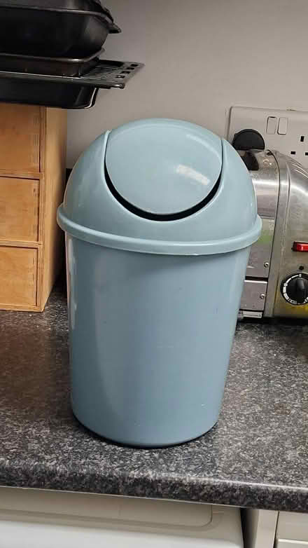 Photo of free Small flip top bin (SE20) #1