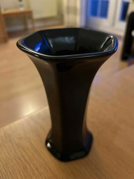 Photo of free Black vase, 16cm high (Barkham RG41) #1