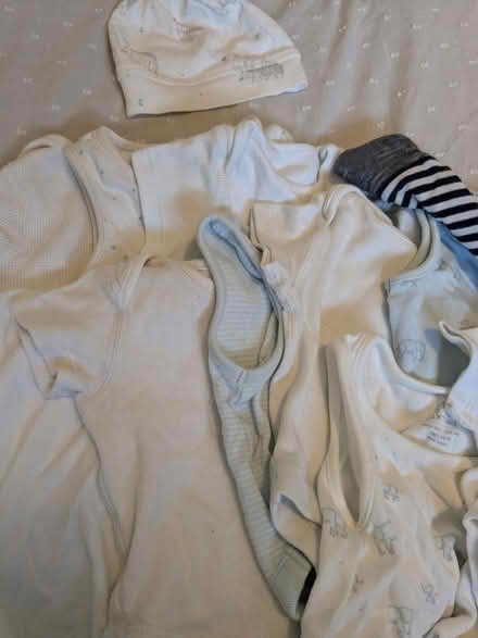 Photo of free Baby clothes - size one month (Denmark hill) #2