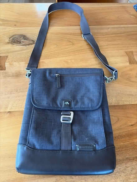 Photo of free Brenthaven vertical laptop/iPad bag (Highlands Los Altos) #1