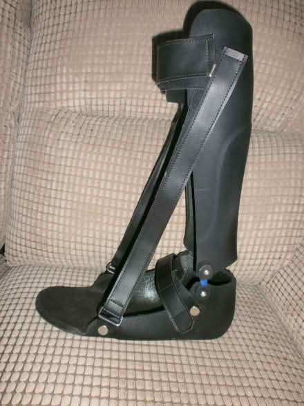Photo of free Pair of Adjustable Ankle & Calf Rehab Splint (Bryn WN4) #2