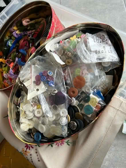 Photo of free Bocs amrywiol- Box of material, buttons and threads (Tregarth LL57) #4