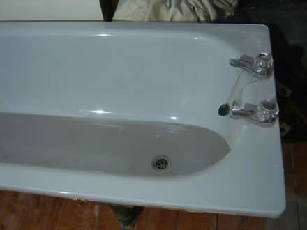 Photo of free Grey Enamal Bath ((Malvern Link Top WR14)) #4