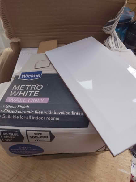 Photo of free White wall tiles (Littlehampton BN17) #1