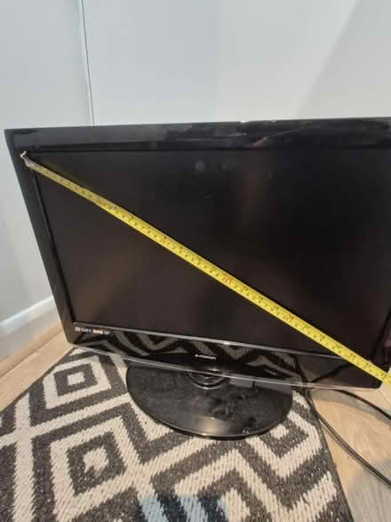 Photo of free 21" tv (no remote) (Bournemouth BH8) #1