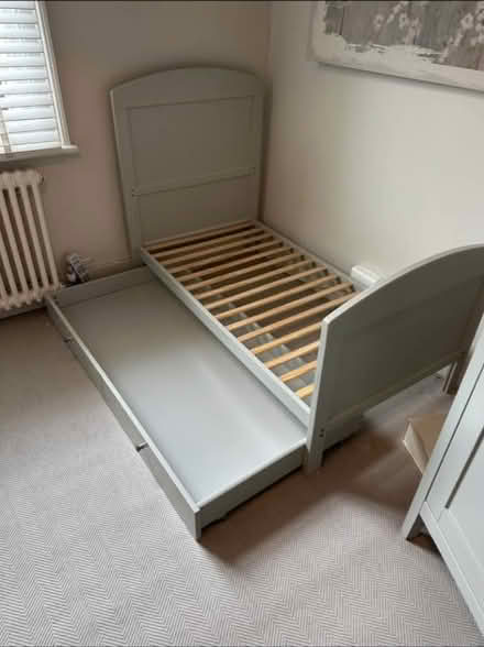 Photo of free childrens bedroom furniture (SE24) #1