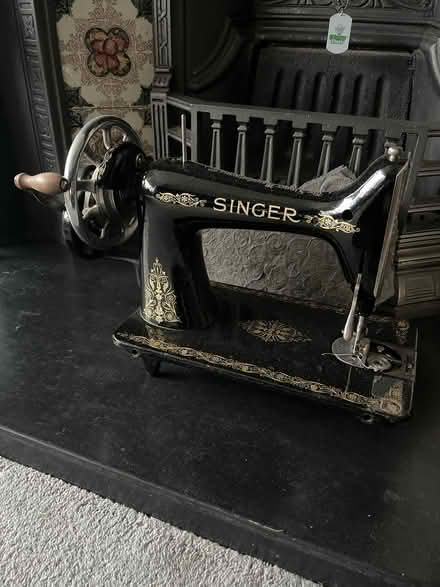 Photo of free Singer sewing machine (HG5) #1