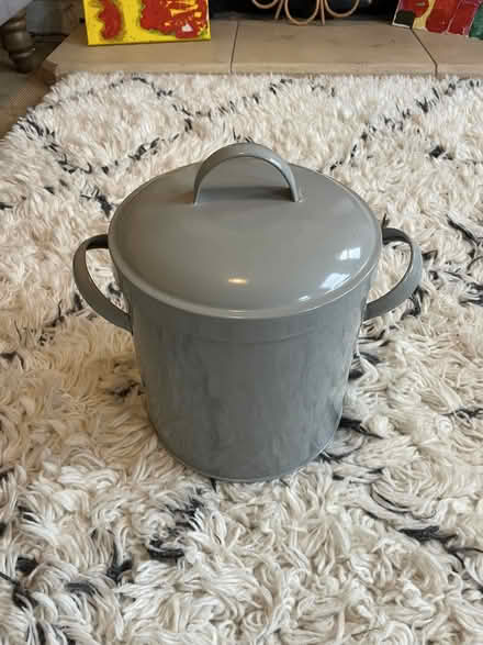 Photo of free Decent kitchentop metal bin (Hornsey N8) #1