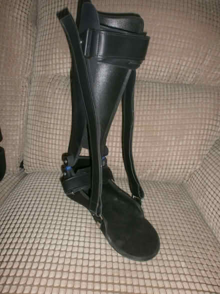 Photo of free Pair of Adjustable Ankle & Calf Rehab Splint (Bryn WN4) #3