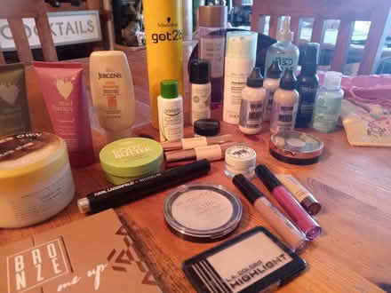 Photo of free Make up and toiletries (Lower Morden SM4) #3