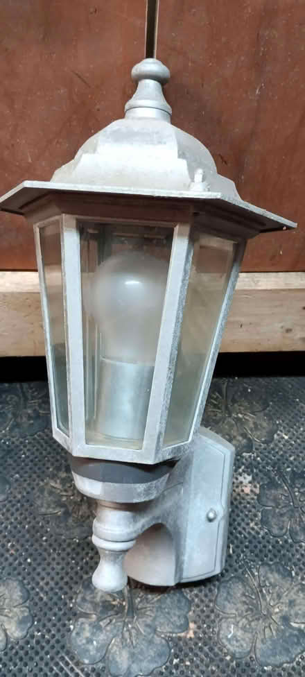 Photo of free old pir light with led bulb Lightwood ST3 (Star yard ST3) #1