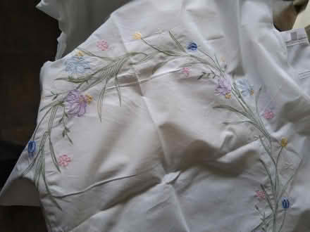 Photo of free 4 small embroidered table cloths, 80*80cm (Millhouses S7) #2