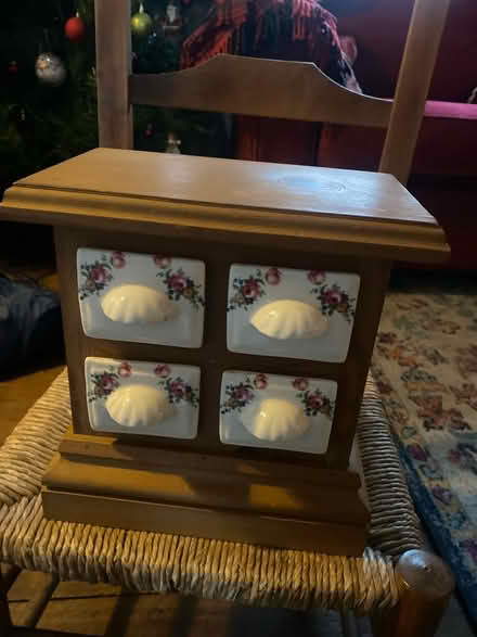 Photo of free Small wooden box (Nottingham NG5) #1