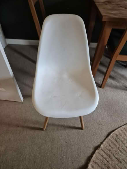 Photo of free Single white chair (RG2 Shinfield) #1