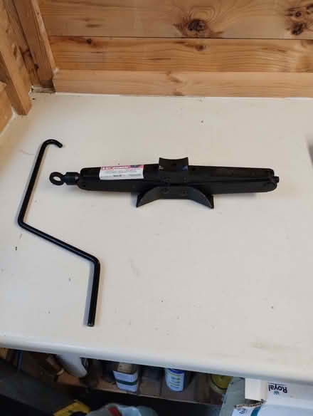 Photo of free Scissor jack 1-tonne lift (Knaresborough HG5) #1