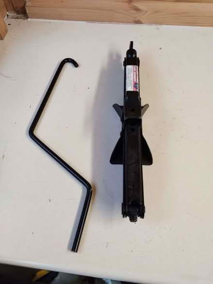 Photo of free Scissor jack 1-tonne lift (Knaresborough HG5) #2