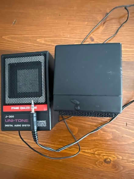 Photo of free Speakers (Bristol and Hurontario) #2