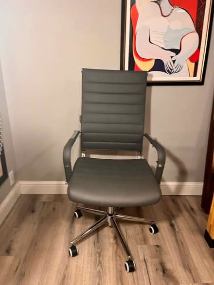 Photo of free Gray office chair (60015) #2