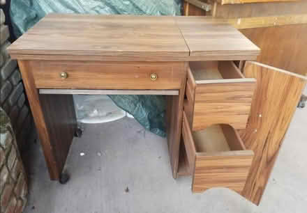 Photo of free sewing machine table (94025) #1