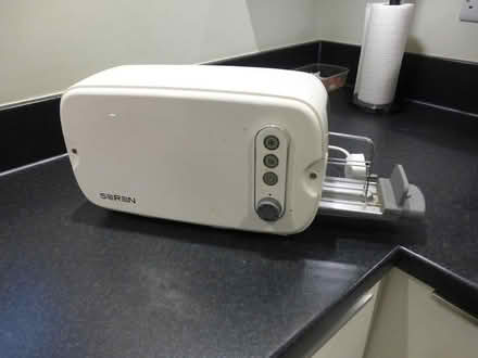 Photo of free Seren Side-loading Toaster (RG40 - off Easthampstead Rd) #1