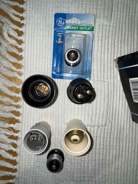 Photo of free Light bulb converters: bayonet to screw in (Berkhamsted HP4) #1