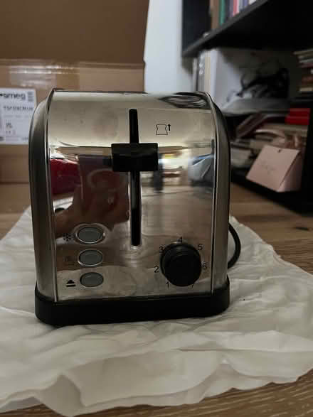 Photo of free Toaster Russell Hobbs (E1W) #2