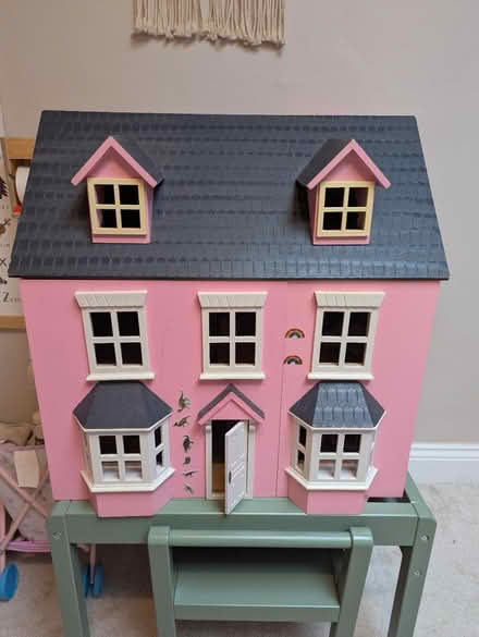 Photo of free Dolls house (Richmond, TW9) #1